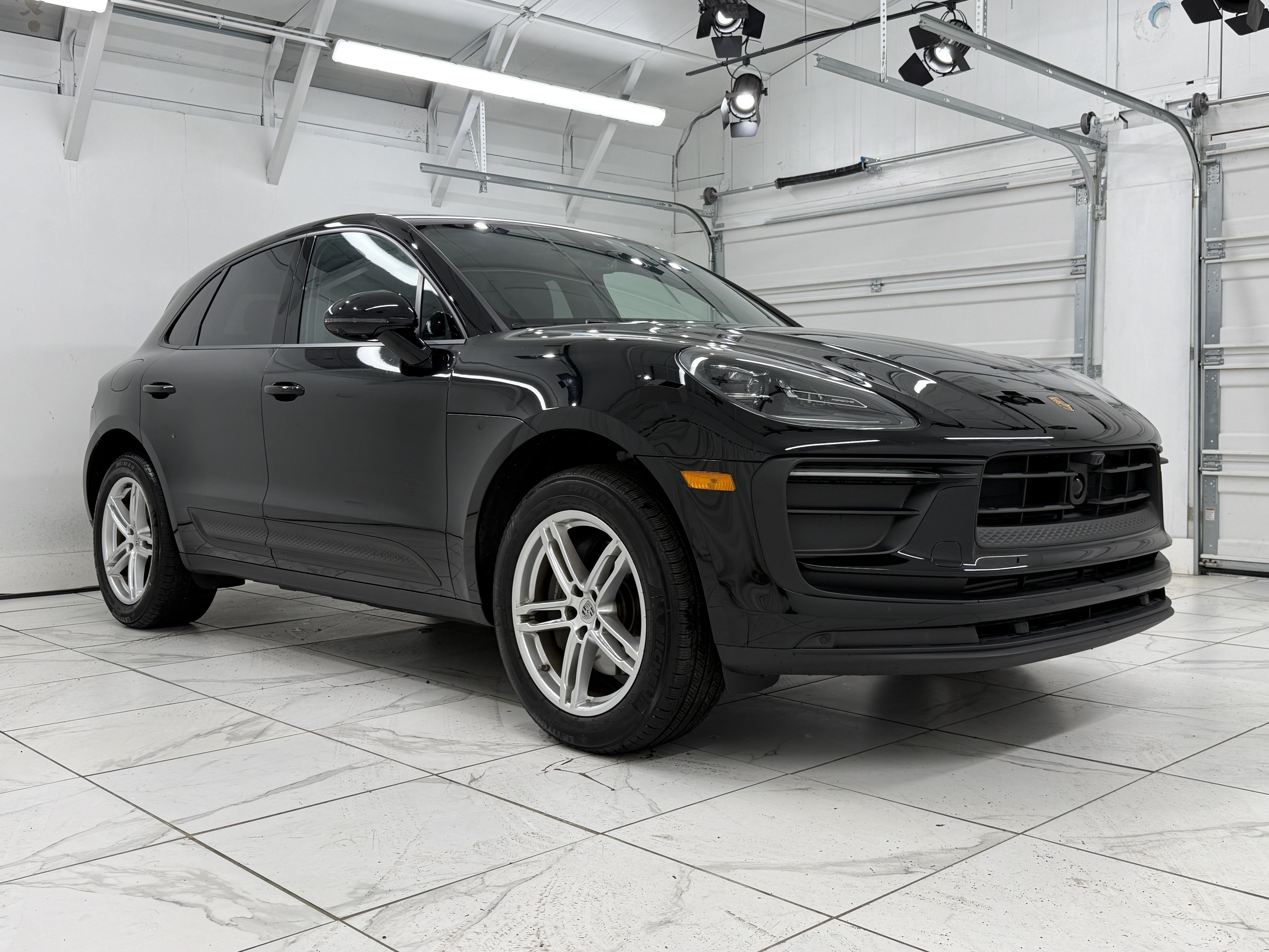 Used 2025 Porsche Macan AWD/4WD image 10