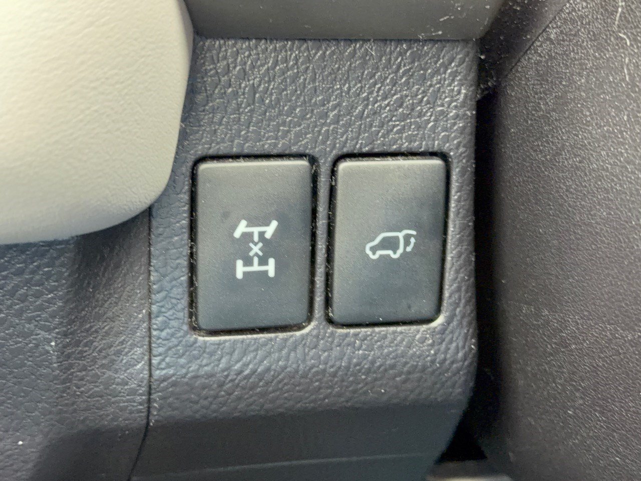 Used 2015 Toyota RAV4 Limited w/ Technology Package AWD/4WD image 34