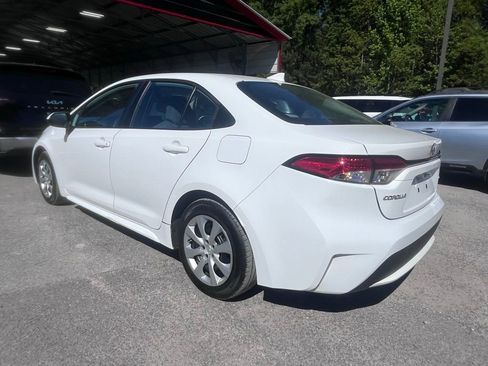 Used 2022 Toyota Corolla LE image 3