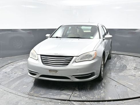 Used 2011 Chrysler 200 Touring image 5