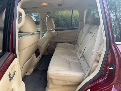 Used 2011 Lexus LX 570 4WD w/ Luxury Pkg image 17