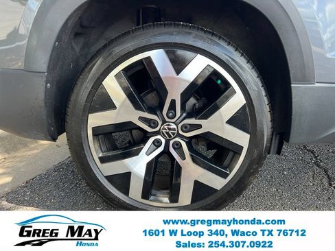 Used 2022 Volkswagen Taos SEL w/ Panoramic Sunroof Package AWD/4WD image 10