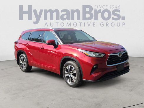 Used 2020 Toyota Highlander XLE image 1