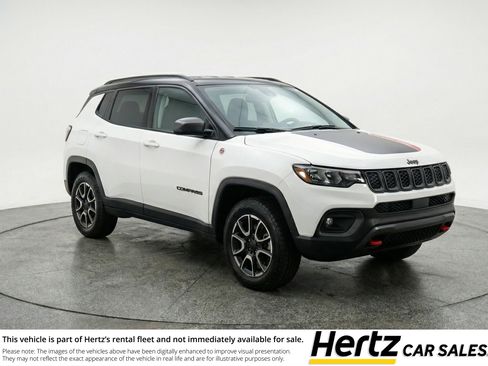 Used 2025 Jeep Compass Trailhawk image 1