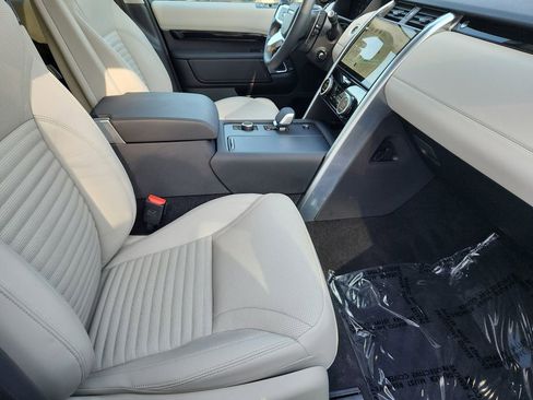 Used 2025 Land Rover Discovery S image 3
