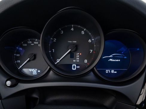 Used 2025 Porsche Macan image 21