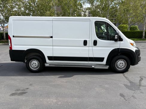 Used 2025 RAM ProMaster 2500 w/ U-Haul Equipment Group FWD image 7