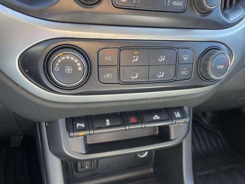 Used 2022 Chevrolet Colorado LT w/ Fleet Safety Package image 18