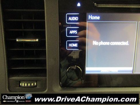 Used 2015 Toyota Sienna L image 30