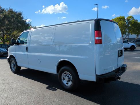 Used 2020 Chevrolet Express 2500 w/ Enhanced Convenience Package image 6
