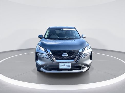 Used 2023 Nissan Rogue SV image 3