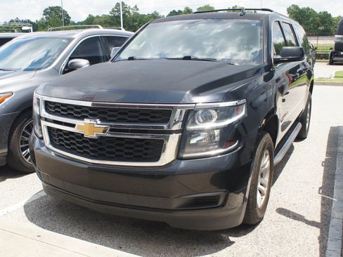 Used 2017 Chevrolet Suburban LT AWD/4WD image 1