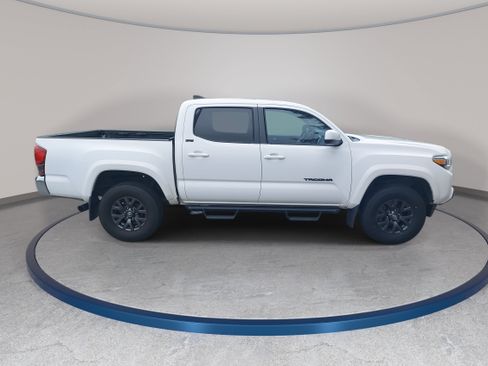 Used 2023 Toyota Tacoma SR5 RWD image 4