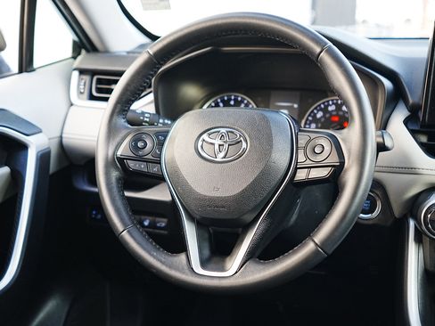 Used 2021 Toyota RAV4 XLE image 18