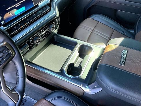 Used 2024 Chevrolet Silverado 2500 High Country w/ Technology Package image 17