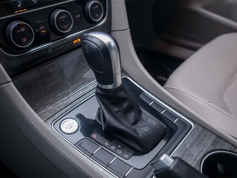 Used 2018 Volkswagen Passat 2.0T SE image 20