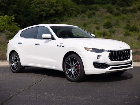 Used 2022 Maserati Levante GT AWD/4WD image 9