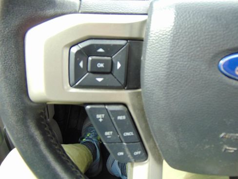 Used 2020 Ford F150 Lariat image 36