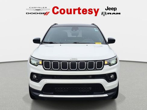 Used 2023 Jeep Compass Limited AWD/4WD image 10