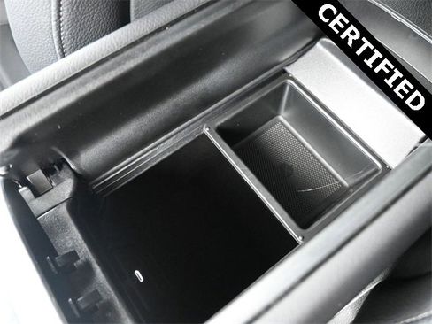 Used 2025 Mercedes-Benz GLC 350e 4MATIC image 9