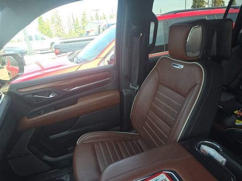 Used 2023 GMC Yukon XL Denali Ultimate AWD/4WD image 8