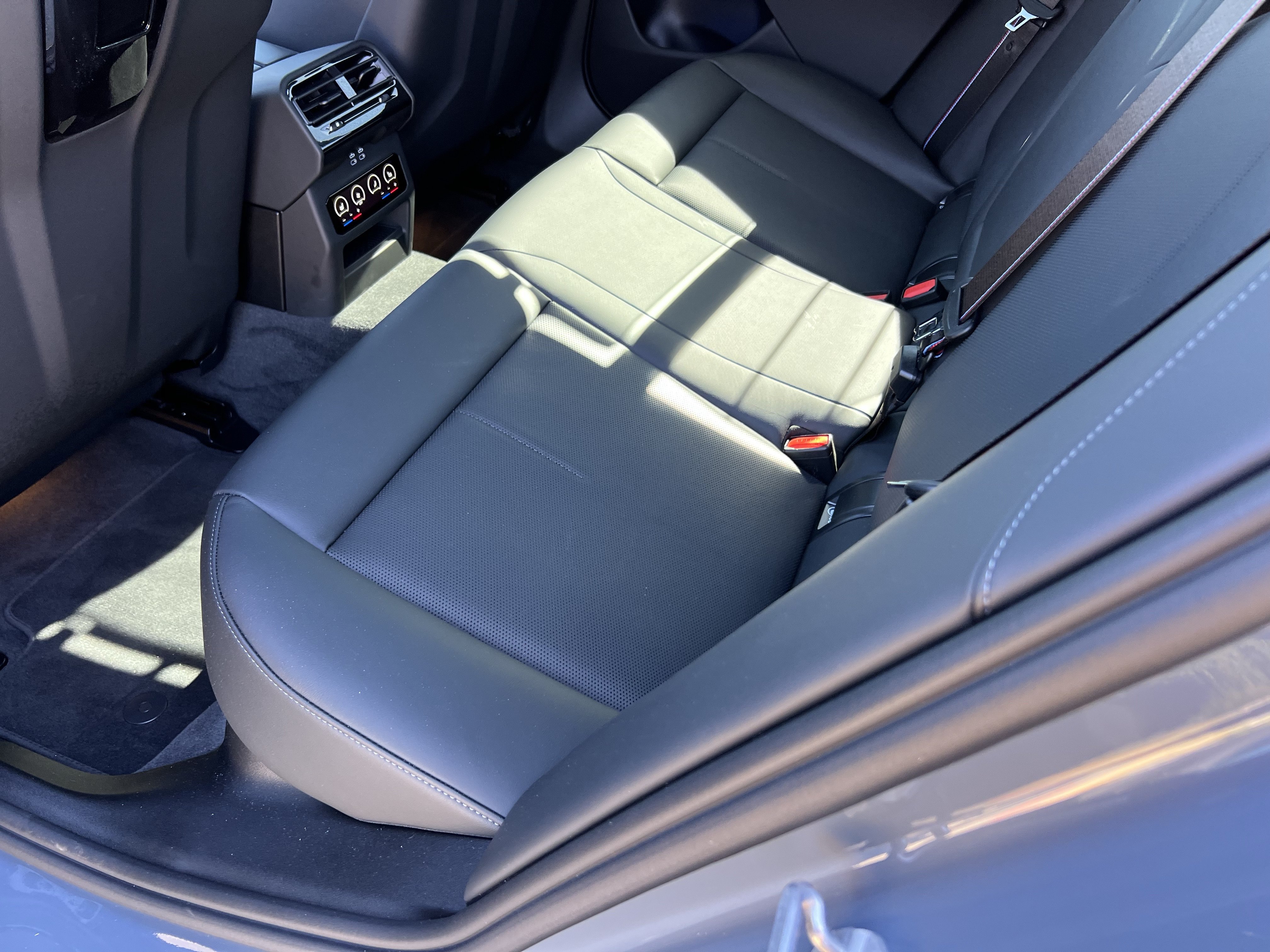 Used 2026 BMW M5 w/ Carbon Package AWD/4WD image 33