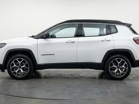 Used 2025 Jeep Compass Limited image 5