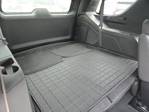 Used 2023 Chevrolet Tahoe High Country AWD/4WD image 13