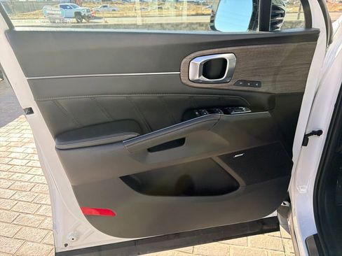 Used 2023 Kia Sorento SX Prestige image 10