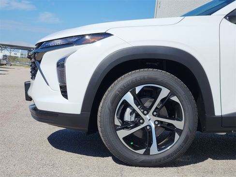 New 2026 Chevrolet Trax RS w/ Sunroof Package image 5