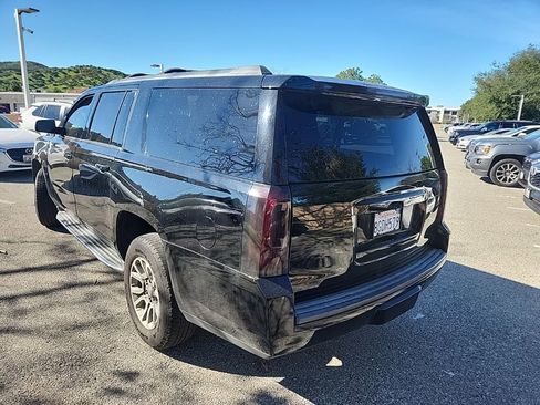 Used 2017 GMC Yukon XL SLT image 3