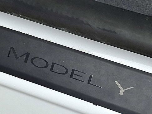 Used 2022 Tesla Model Y Performance image 21