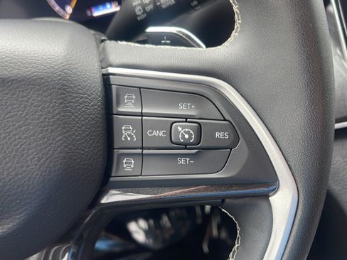 Used 2022 Jeep Grand Cherokee L Laredo w/ Luxury Tech Group I AWD/4WD image 35