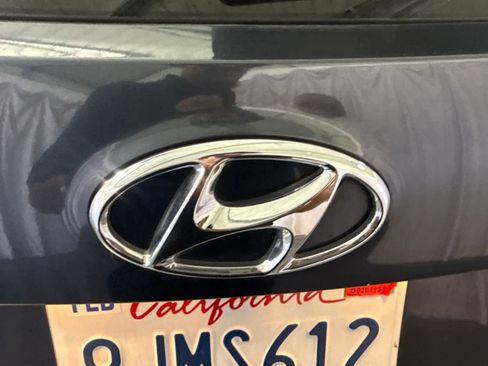 Used 2018 Hyundai Santa Fe Sport w/ 2.4L Value Package 02 FWD image 15