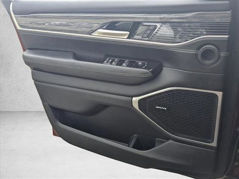 Used 2022 Jeep Wagoneer Series II RWD image 9