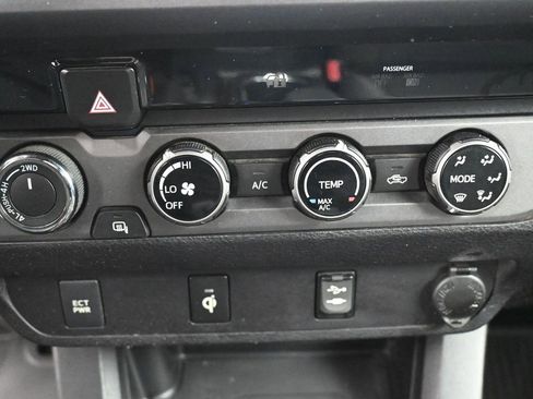 Certified 2017 Toyota Tacoma TRD Sport w/ Tow Package (A/T) image 21