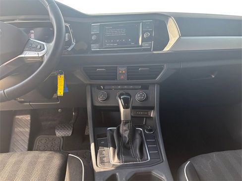 Used 2022 Volkswagen Jetta Sport image 11