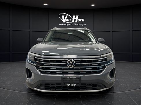 Used 2025 Volkswagen Atlas SEL AWD/4WD image 2