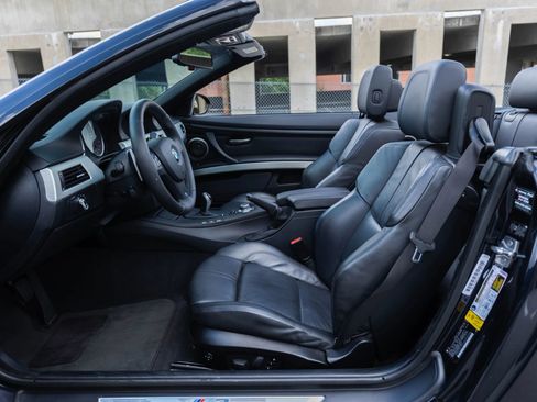 Used 2010 BMW M3 Convertible RWD image 23