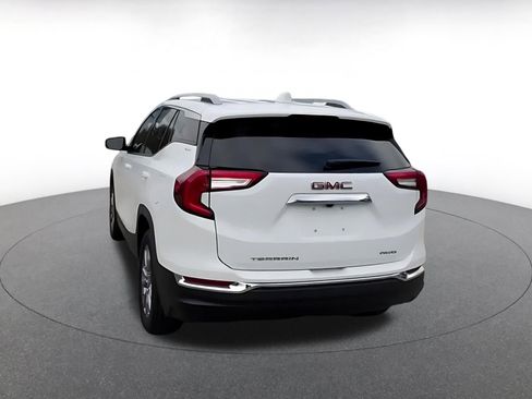 Used 2024 GMC Terrain SLT image 11