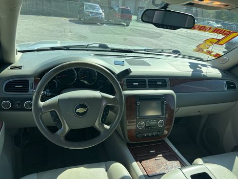Used 2013 Chevrolet Avalanche LTZ AWD/4WD image 13