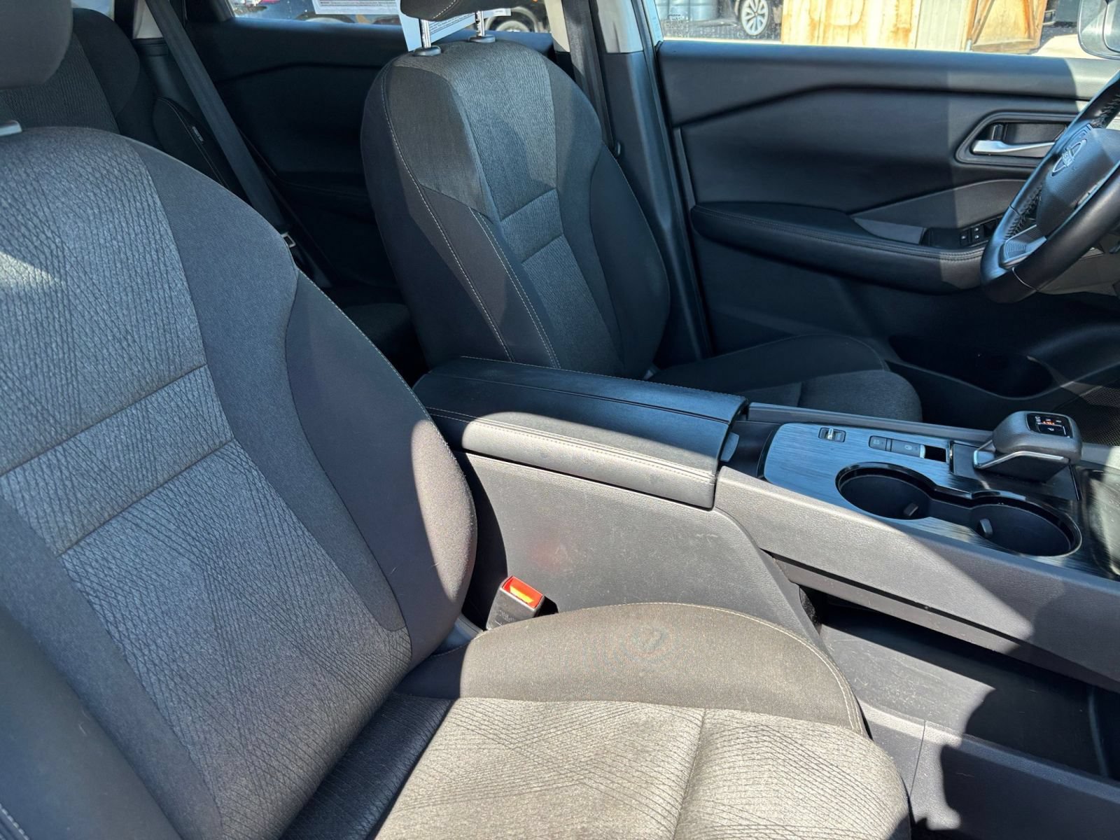 Used 2025 Nissan Rogue SV FWD image 37
