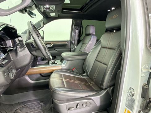 Used 2024 Chevrolet Silverado 2500 High Country w/ High Country Premium Package AWD/4WD image 5