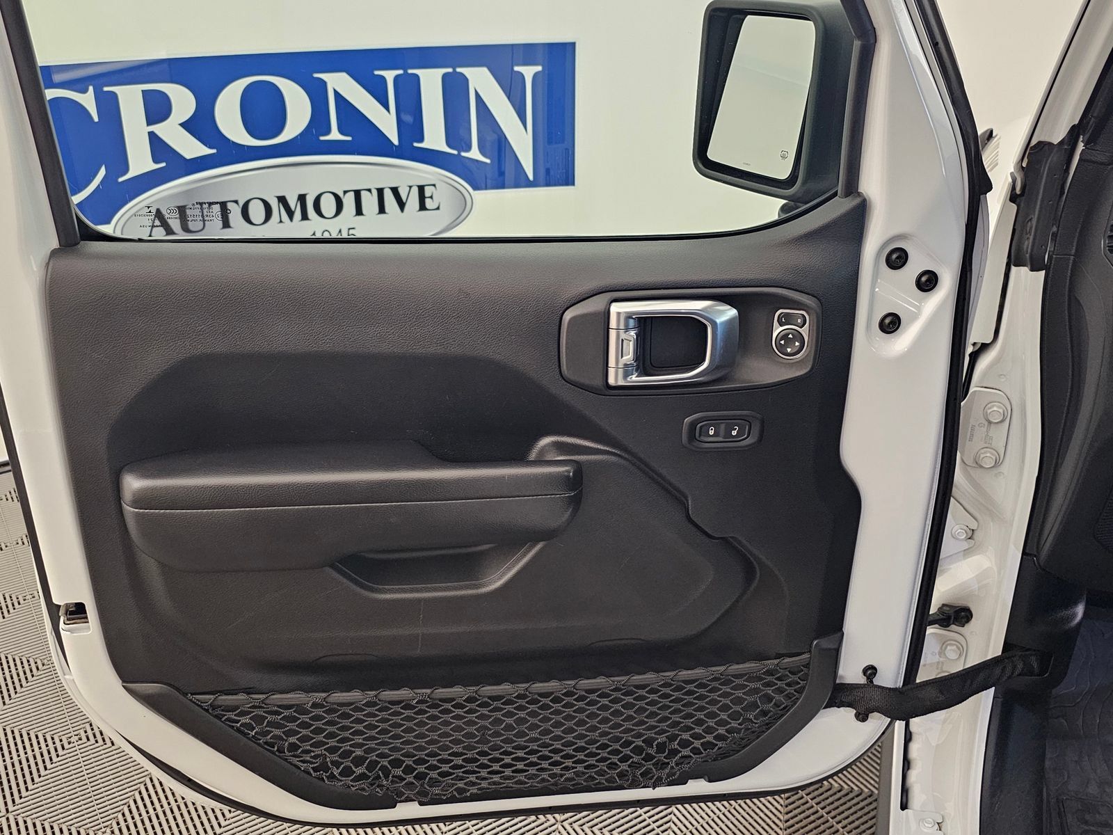 Used 2021 Jeep Gladiator Overland AWD/4WD image 2