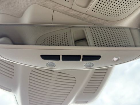 Used 2017 Mercedes-Benz E 300 4MATIC image 40