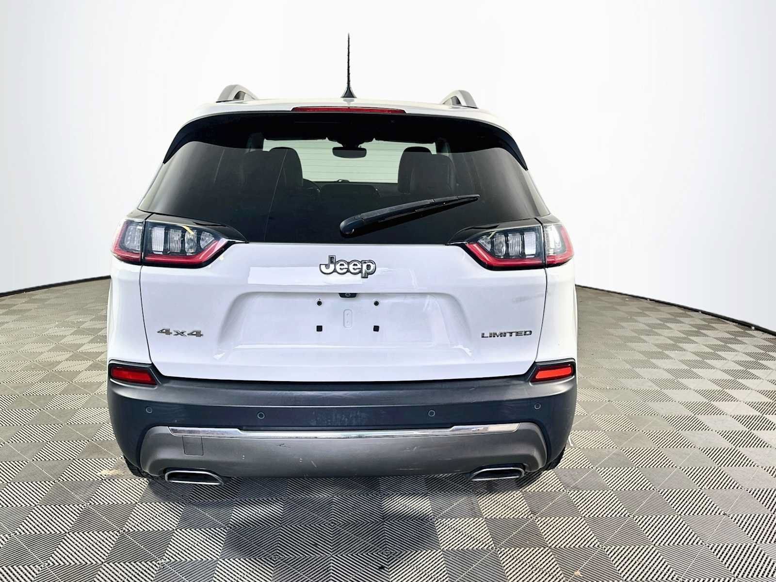 Used 2019 Jeep Cherokee Limited AWD/4WD image 5
