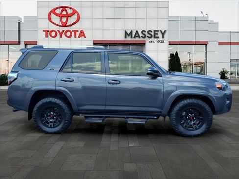 Used 2023 Toyota 4Runner SR5 Premium w/ Moonroof Package RWD image 2