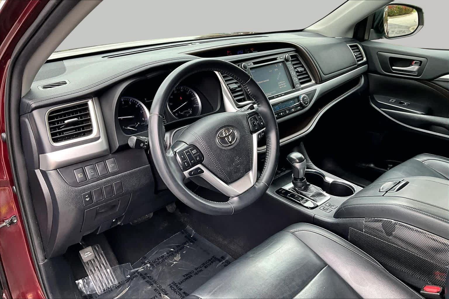 Used 2019 Toyota Highlander XLE AWD/4WD image 18