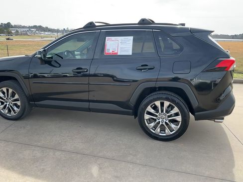 Used 2021 Toyota RAV4 XLE Premium image 6