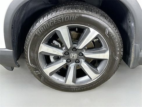 Certified 2025 Honda Pilot Touring image 15